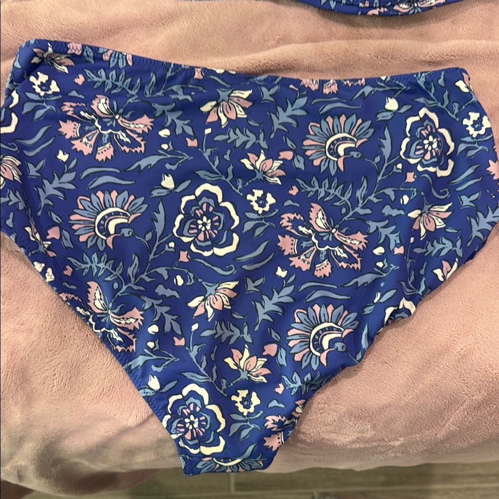 Vineyard Vines Floral Bikini Set - Picture 4 of 8